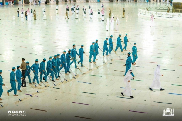 15,000 liters of sanitizers used to clean Grand Mosque in preparation for Tawaf Al-Qudum