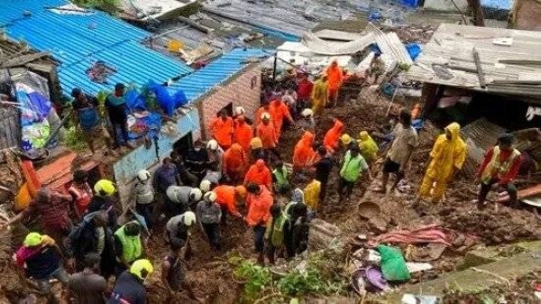  At least 15 people died after several houses in two Mumbai suburbs collapsed due to landslides caused by heavy rainfalls, local officials said on Sunday. — Courtesy photo