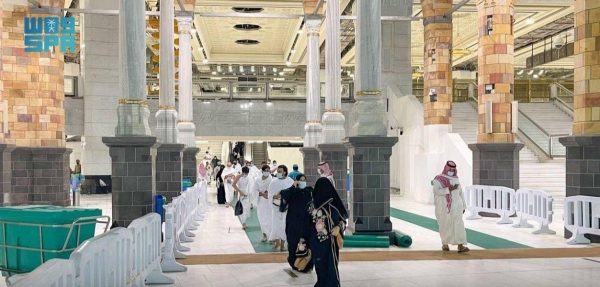After the successful completion of the Hajj season, the first batch of Umrah pilgrims arrived at the Grand Mosque early Sunday, adhering to coronavirus precautionary measures, the Saudi Press Agency reported.

