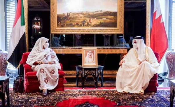 Sudan’s Foreign Minister Maryam Al-Sadiq Al-Mahdi during met on Monday with Bahrain’s King Hamad Bin Isa Al-Khalifa at Al Sakhir Palace. — BNA photos
