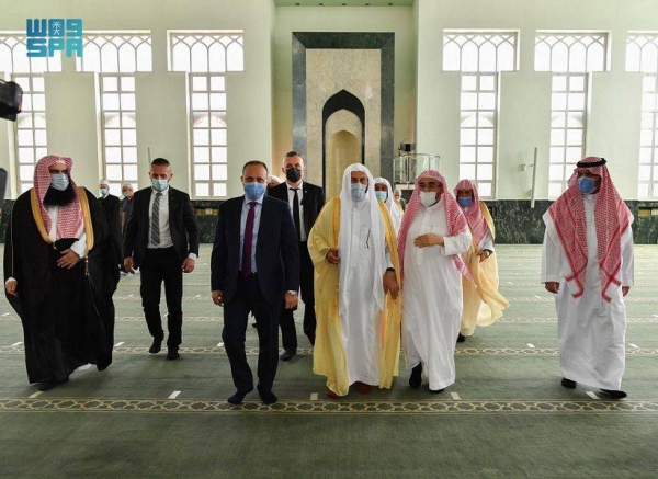 Minister Al-Sheikh visits King Fahd Cultural Center in Bosnia