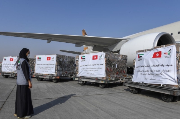  The United Arab Emirates dispatched two cargo planes, which arrived in Tunisia on Wednesday, carrying 47 metric tons of medical supplies, including a number of respirators and oxygen cylinders, in support of Tunisia's drive to contain the COVID-19 pandemic. — WAM photos