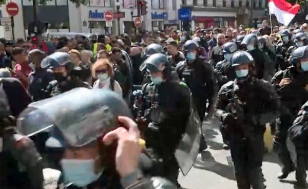 Tens of thousands of people protested across France on Saturday and for a fourth consecutive week against the COVID-19 health pass.
