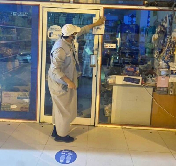The Jeddah Governorate and provincial municipalities closed 55 commercial establishments for violating preventative measures against coronavirus.