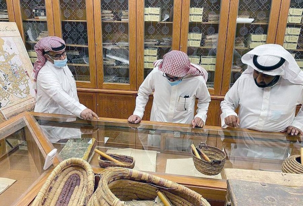King Abdulaziz Foundation for Research and Archives (Darah) received Friday a set of documents directly related to national history from Sheikh Nasser Bin Abdul Rahman Bin Abdullah Bin Zahem.
