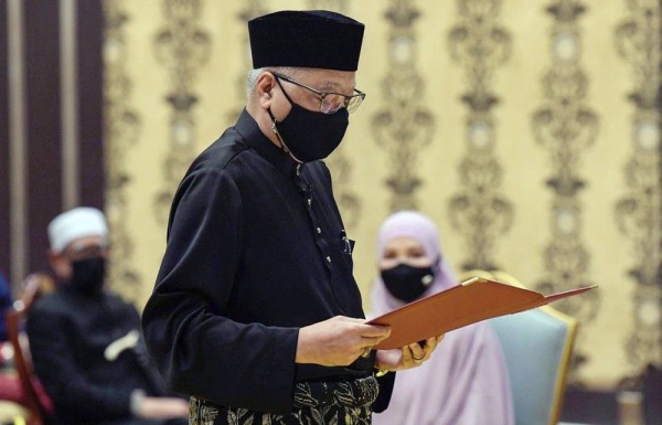 UMNO Vice-President Ismail Sabri Yaakob Saturday takes his oath of office as Malaysia’s 9th Prime Minister before Sultan Abdullah Shah. — courtesy Bernama