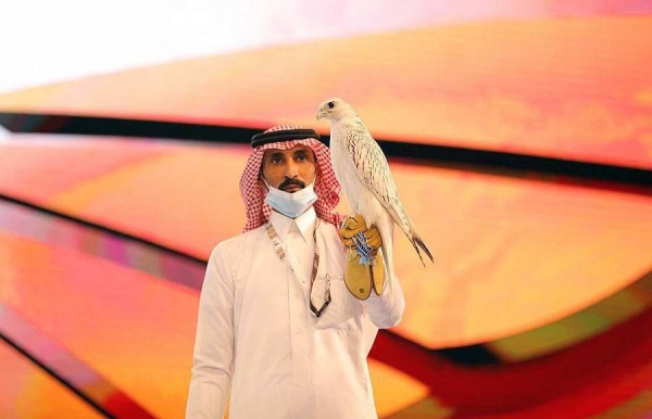A rare Canadian falcon, a beauty, was sold Saturday, on the eighth day of the International Falcon Breeders Auction (IFBA). The auction was for a Super White Gyrfalcon farkh (under one year old) from the Canadian 