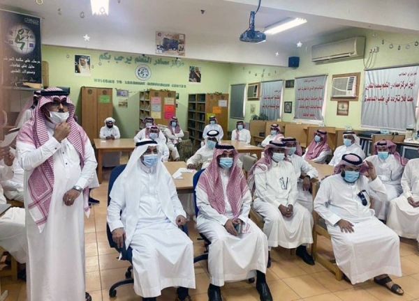 The Ministry of Education approved the preparations taken by the regional departments while gearing up for returning to the school year. Teachers in Jeddah school are briefed about the protocols.