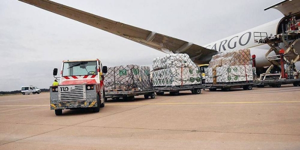 An aircraft, within the Saudi aid airlift sent by KSrelief, arrived Thursday in Algeria laden with emergency humanitarian assistance.