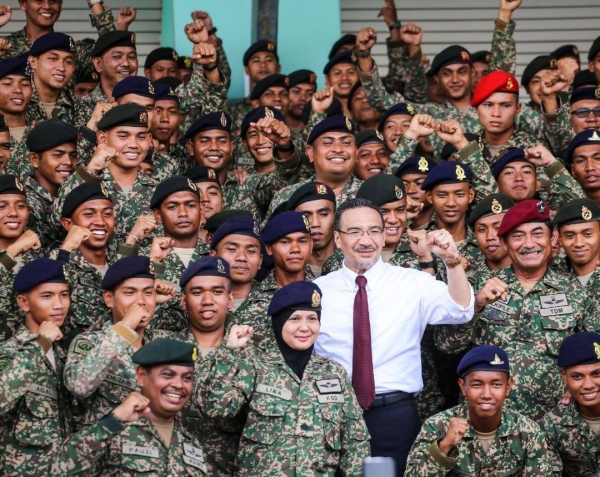 Hishammuddin, a seasoned politician with vast experience in government, has been appointed Senior Minister (Defense) in the new cabinet unveiled on Friday by Ismail Sabri, Malaysia’s ninth prime minister.