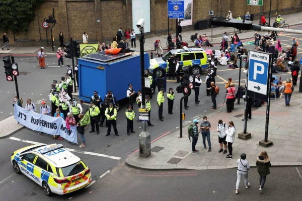The “Extension Rebellion” organized a demonstration near the Tower Bridge, London, in which they demanded that governments and companies take urgent action to curb climate change.