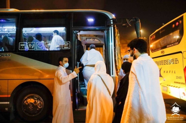  The Ministry of Hajj and Umrah revealed that the purchase of tickets for the transportation service for those who obtained permit for performing Umrah and offering prayer at the Grand Mosque is optional.