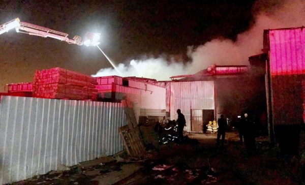Firefighters from four units managed to put out a blaze, which erupted in Amgarah industrial area, Kuwait Fire Force (KFF) said Monday.