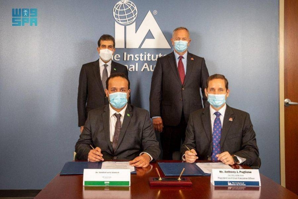 Representatives of the Saudi Institute of Internal Auditors and the Institute of Internal Auditors Global sign cooperation agreements in Florida, US.