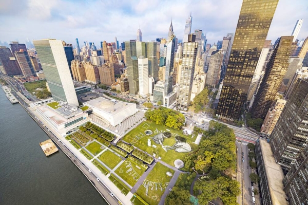 
An aerial view over the UN headquarters in NY shows the giant 11'000 square meters (118'000 sq ft) biodegradeable ephemeral fresco 