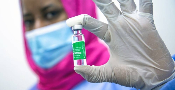 A nurse holds a dose of vaccine at Sheikh Zayed Hospital in Nouakchott, Mauritania. — courtesy UNICEF/Raphael Pouget