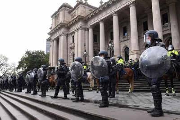 Riot police guard Victoria's Parliament House (File photo)