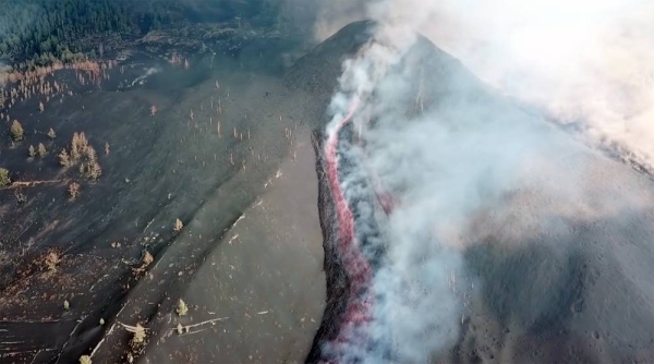  An ash cloud from an erupting volcano has caused the closure of the airport on La Palma in Spain's Canary Islands. Cumbre Vieja began exploding a week ago and has forced 7,000 people to evacuate their homes.