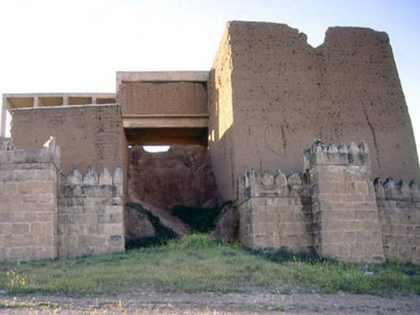 The Adad Gate. A team of excavators from the Italian University of Bologna are rehabilitating the historical wall of Ninawa, to the east of Mosul city after unearthing the Adad Gate of this heritage site (reigned 705-681 BCE) and removed large quantities of debris resulting from the ISIS terrorist attacks.