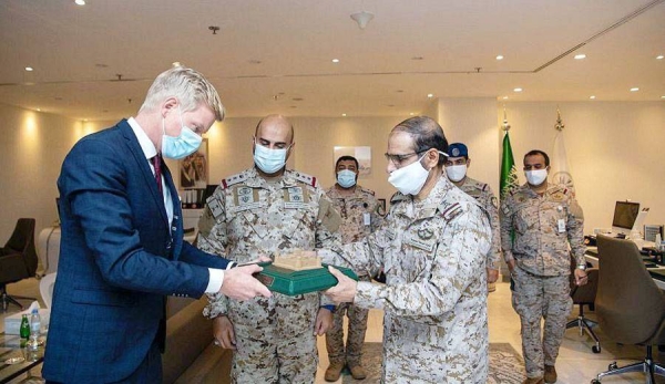 Deputy Chief of the General Staff and Acting Joint Forces Commander Lt. Gen. Motlaq Bin Salem Al-Azima received at the Joint Forces Command of the Coalition Headquarters here Monday the UN secretary-general special envoy for Yemen Hans Grundberg.