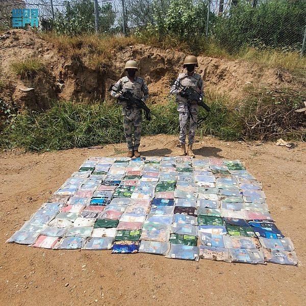 26 arrested for trying to smuggle 161 kgs of hashish, 26.3 tons of stimulant khat