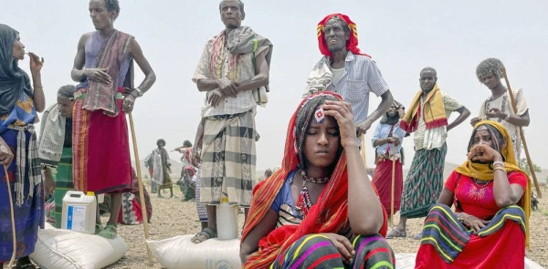 Food is distributed to people in the Afar region of Ethiopia. — courtesy WFP/Claire Nevill