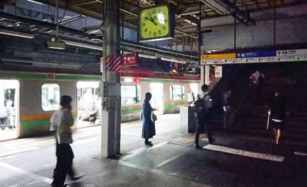 A Tokaido Line train is stopped at JR Shinagawa Station in Tokyo after an earthquake with a preliminary magnitude of 5.9 jolted the Tokyo region on Oct. 7, 2021, leading to a power outage at the station. — courtesy Kyodo