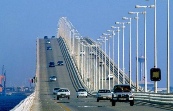 230,000 passengers cross Causeway after citizens under 18 allowed to travel to Bahrain