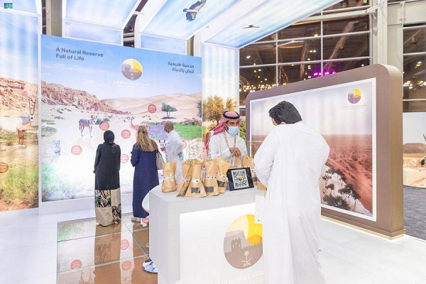  A large number of people, especially lovers of nature, thronged the pavilion of King Abdulaziz Royal Reserve (KARR) at the Saudi International Falcons and Hunting Exhibition 2021, which concluded on Sunday.
