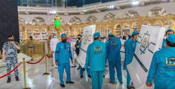 Workers have begun removing social distancing stickers from indoor and outdoor corridors, squares and facilities of the Grand Mosque.