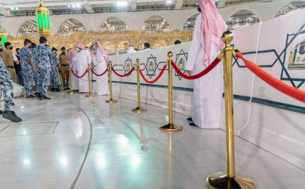 Workers have begun removing social distancing stickers from indoor and outdoor corridors, squares and facilities of the Grand Mosque.