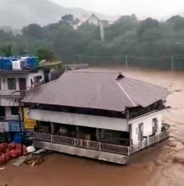 Different parts of the southern Indian state of Kerala was hit by flooding, as flash floods and landslides followed downpours on Saturday.