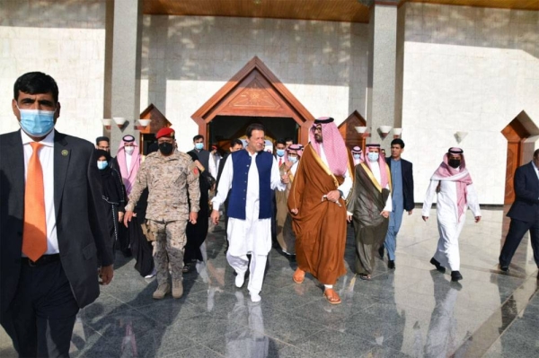 Pakistan Prime Minister Imran Khan is received by Prince Saud Bin Khalid Al-Faisal, deputy governor of Madinah Region, and a number of officials At Prince Mohammed Bin Abdulaziz International Airport.