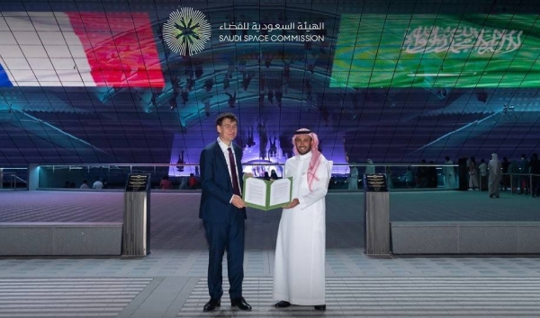 Dr. Mohammad bin Saud Al-Tamimi, Chief Executive Officer of the Saudi Space Commission, with Philippe Baptiste,  CEO of the French National Center for Space Studies, after signing the International Joint Statement for Space-based Climate Monitoring in Dubai.