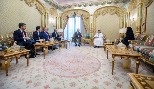 Minister of Commerce Dr. Majid Bin Abdullah Al-Qasabi met with several officials on the sidelines of the first day of the fifth Future Investment Initiative (FII) that is being held in Riyadh