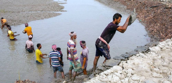 In Bangladesh, efforts are undertaken to improve coastal protection from flooding caused by storms and a rise in sea level due to climate change. — courtesy IMF/K. M. Asad
