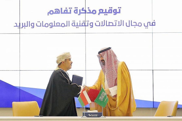 Minister of Communications and Information Technology Eng. Abdullah Bin Amer Al-Sawaha met Wednesday in Riyadh with a delegation from the Sultanate of Oman headed by Minister of Transport, Communications and Information Technology Eng. Said Hamoud Al-Maawali.