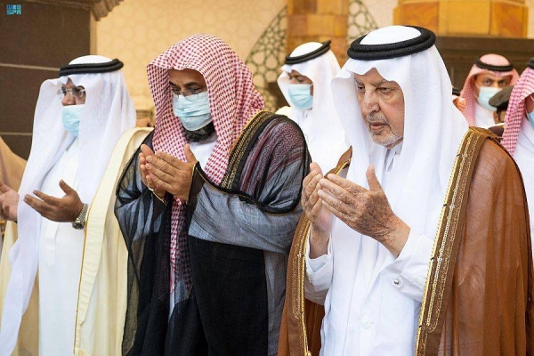 In Makkah, the prayer was performed at the Grand Holy Mosque and it was attended by Prince Khaled Al-Faisal, Advisor to the Custodian of the Two Holy Mosques and Emir of Makkah Region, among other dignitaries.