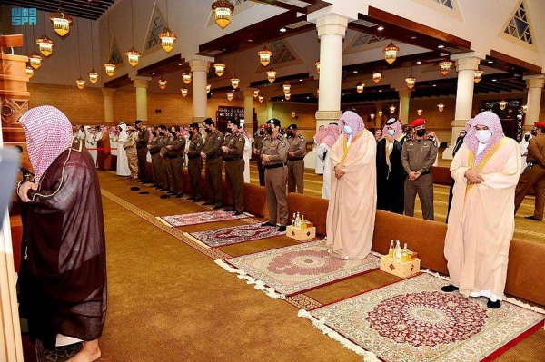 In Makkah, the prayer was performed at the Grand Holy Mosque and it was attended by Prince Khaled Al-Faisal, Advisor to the Custodian of the Two Holy Mosques and Emir of Makkah Region, among other dignitaries.