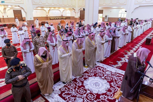 In Makkah, the prayer was performed at the Grand Holy Mosque and it was attended by Prince Khaled Al-Faisal, Advisor to the Custodian of the Two Holy Mosques and Emir of Makkah Region, among other dignitaries.