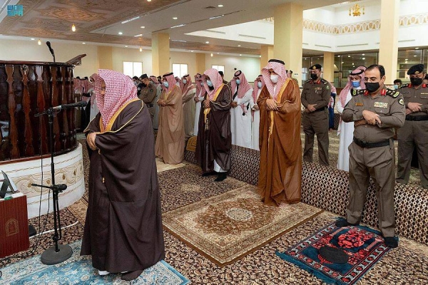 In Makkah, the prayer was performed at the Grand Holy Mosque and it was attended by Prince Khaled Al-Faisal, Advisor to the Custodian of the Two Holy Mosques and Emir of Makkah Region, among other dignitaries.