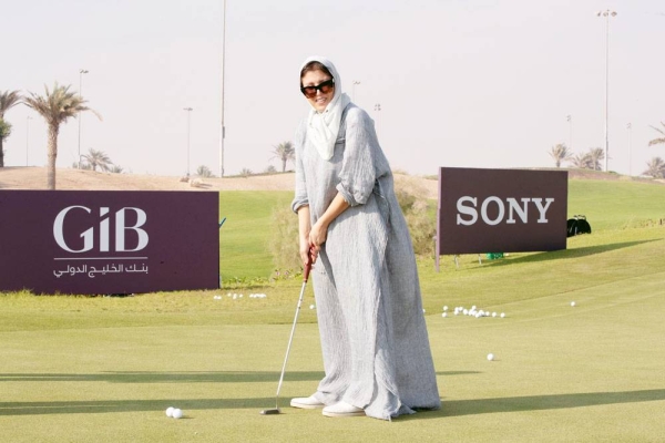 Princess Nourah receives golf lesson