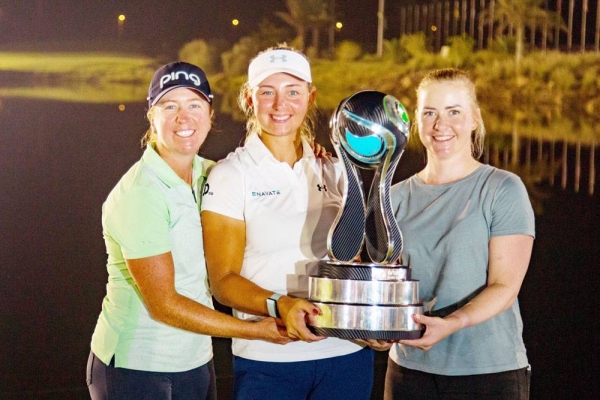 England's Hannah Burke (left), Emily Pedersen (mid) & Finland’s Krista Bakker (right) with their ATS - Jeddah trophy