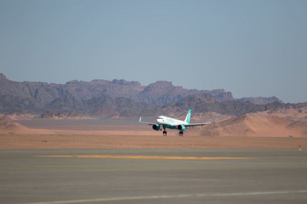 Queen Shaklith and airport officials celebrating the inagural flynas international flight in AlUla