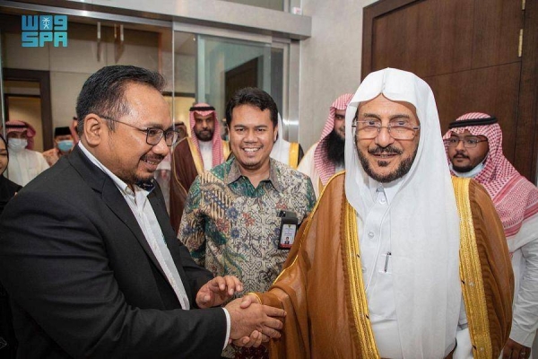 Minister of Islamic Affairs Sheikh Dr. Abdullatif bin Abdulaziz Al Al-Sheikh sees off Indonesian Minister of Religious Affairs Yaqut Choilil Coumas at Jeddah airport.