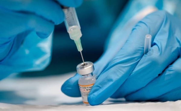 Pharmaceutical firms work to tweak vaccines against Omicron variant