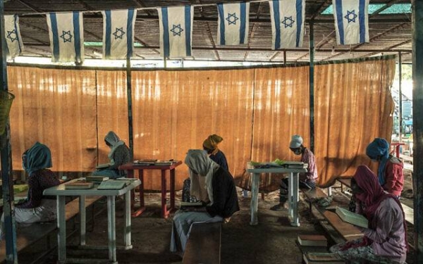 Members of the Ethiopian Jewish community attend a religious service at the synagogue in the city of Gondar, Ethiopia. (File photo)
