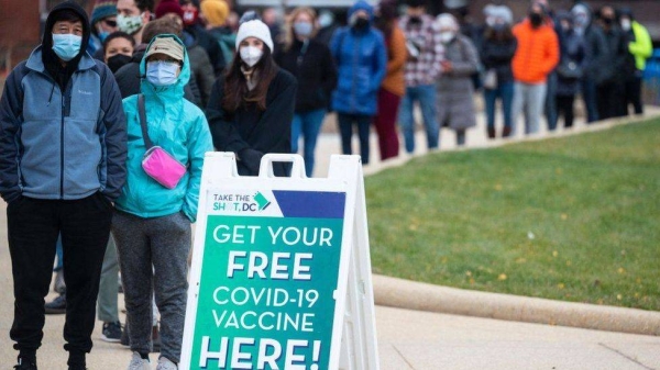 People wait in line at a walk-in vaccination clinic in Washington DC.