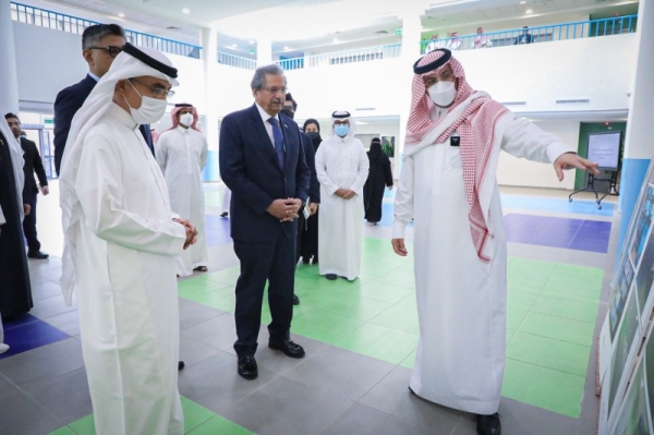 Minister of Federal Education and Vocational Training of Pakistan Shafqat Mahmood praised, during a visit to the Satellite Broadcasting School (SBS) in Riyadh on Sunday, Saudi Arabia's Vision 2030 and its objectives for the development of education