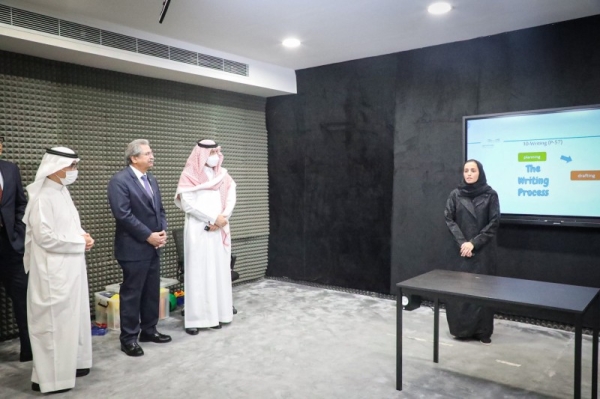 Minister of Federal Education and Vocational Training of Pakistan Shafqat Mahmood praised, during a visit to the Satellite Broadcasting School (SBS) in Riyadh on Sunday, Saudi Arabia's Vision 2030 and its objectives for the development of education